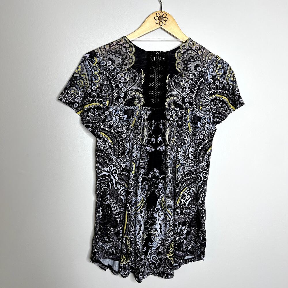 World Unity Patterned Lace Back Top - Picture 5 of 8